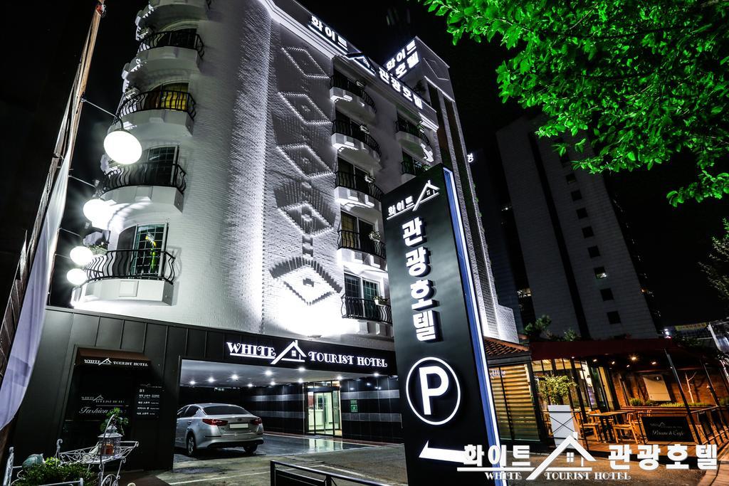 ホワイト ツーリスト ホテル 全州市 エクステリア 写真